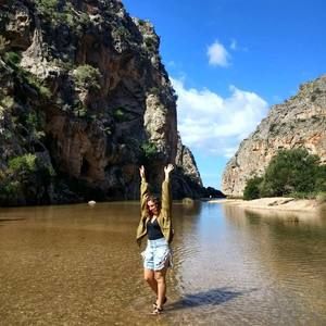 Meet your Posher, Felicia